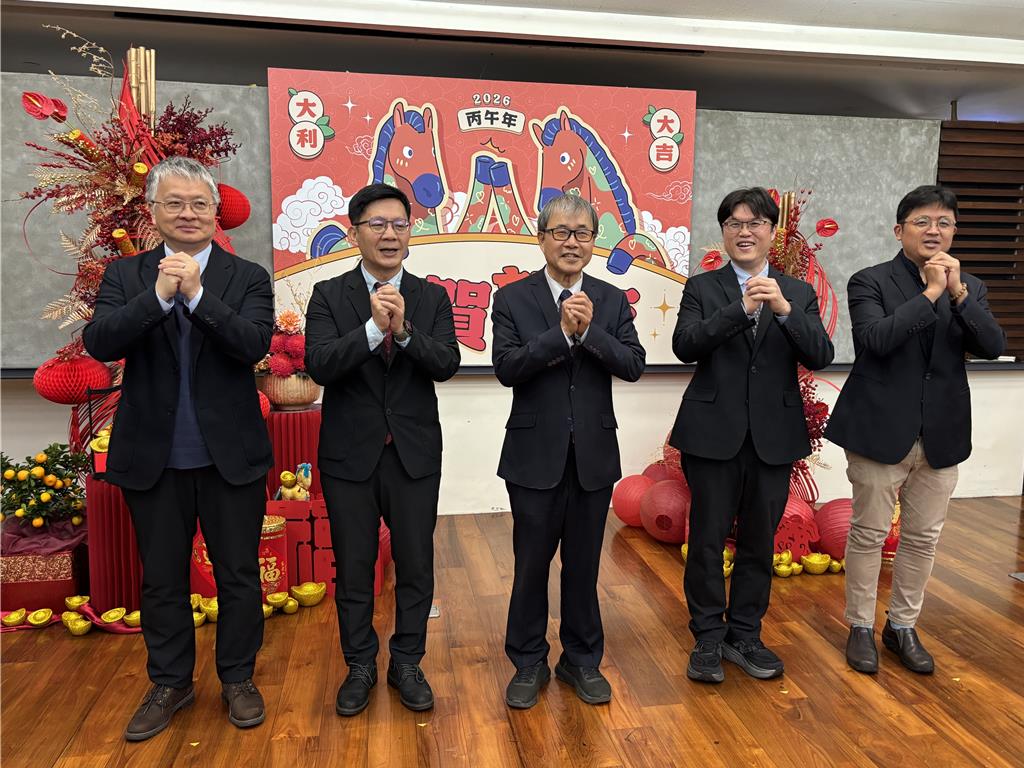 教育部新春團拜!鄭英耀勉員工用新思維迎AI挑戰