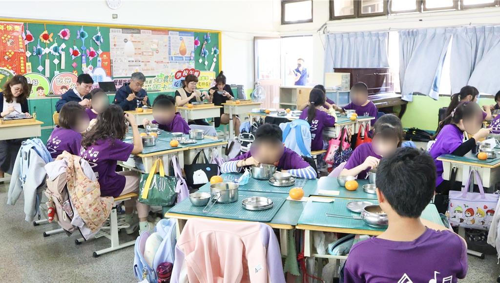 高雄開學日!副市長視察瑞興國小 營養午餐與健康管理到位