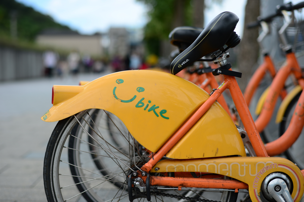 貪小便宜?他遇婦人「人肉佔Ubike」 等半天不給騎