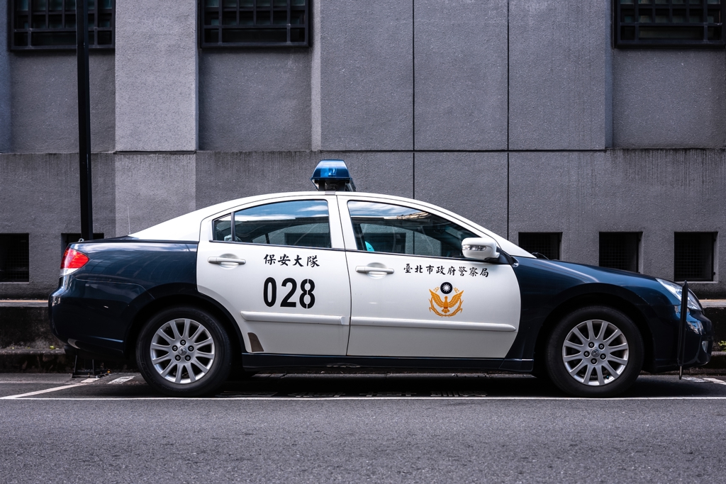 想看那個洞!保一總隊警誘2少年拍「菊花照」 判刑1年10月