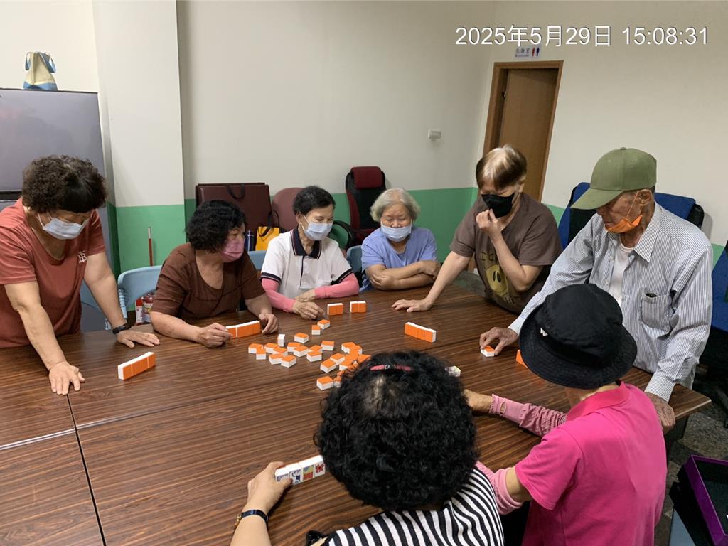 高醫護理師自創樂齡桌遊 勇奪英國設計獎白金獎