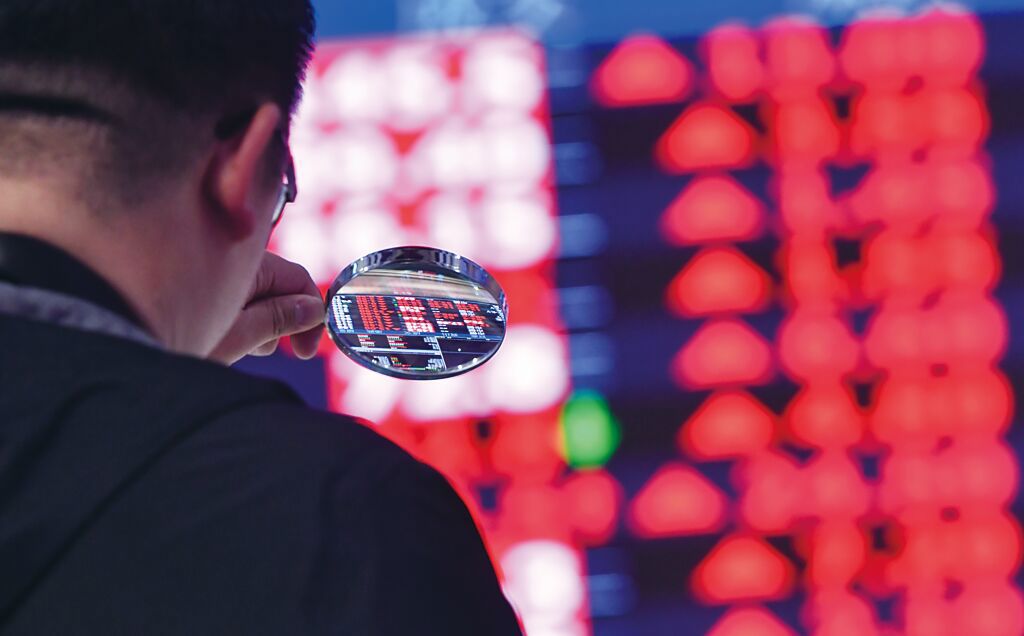 史上第二猛!台股收盤暴漲927點 台積電收1965元天價