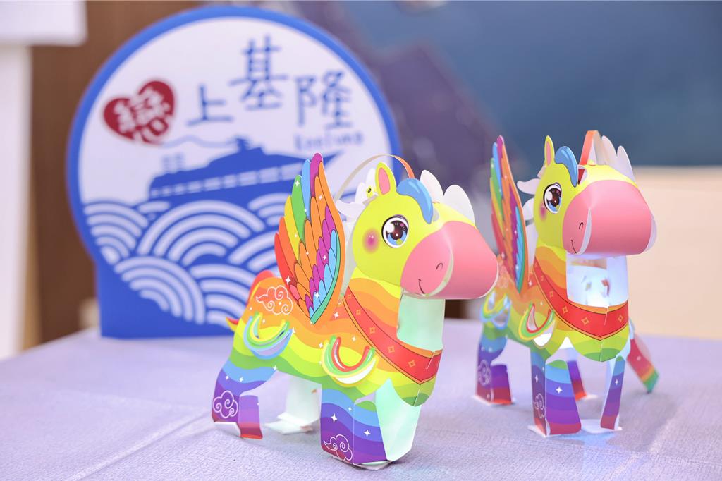 飛天馬PK旋轉木馬 基隆選舉味升溫 府會元宵提燈打對台