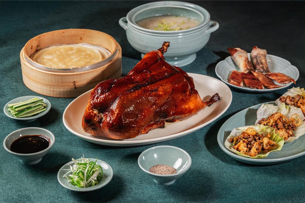 名人愛店!台北君悅「天龍國水餃」每顆77元 烤鴨四吃年賣逾3000隻