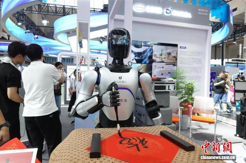 陸人形機器人全球市占逾8成 量子計算躋身國際第一梯隊