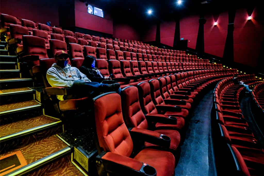 陸春節檔票房創8年新低 博納影業、橫店影視連2天跌停