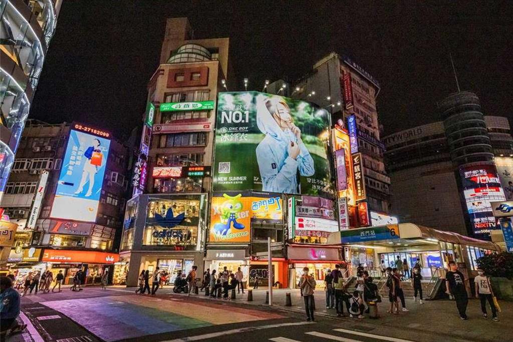 台北燈節禁菸!吳欣岱喊廣設吸菸區 專家駁:保護不吸菸權