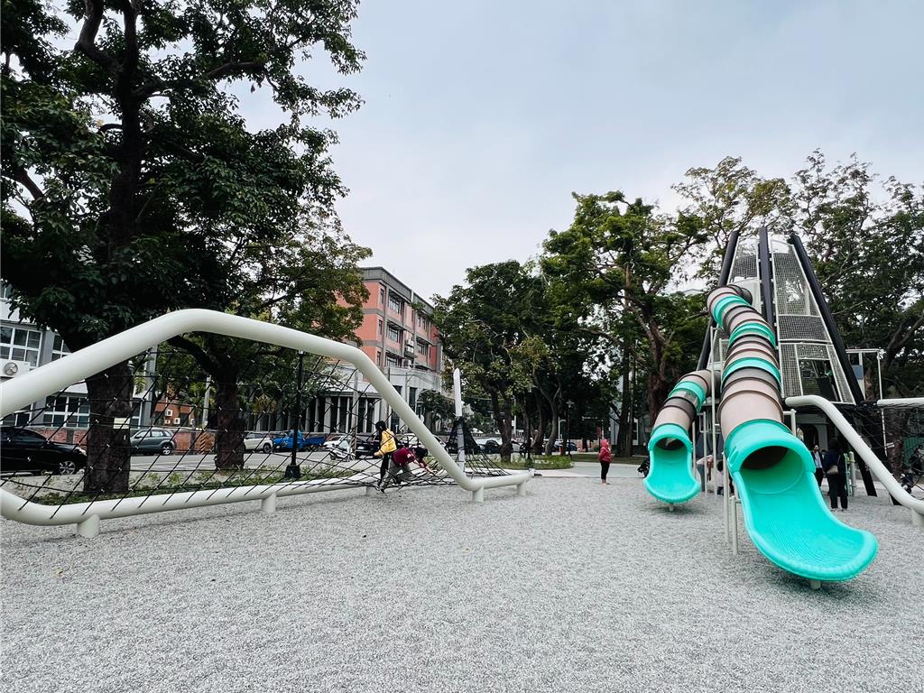 北市推育兒減工時 南市府:資源不如 無法不斷大撒幣