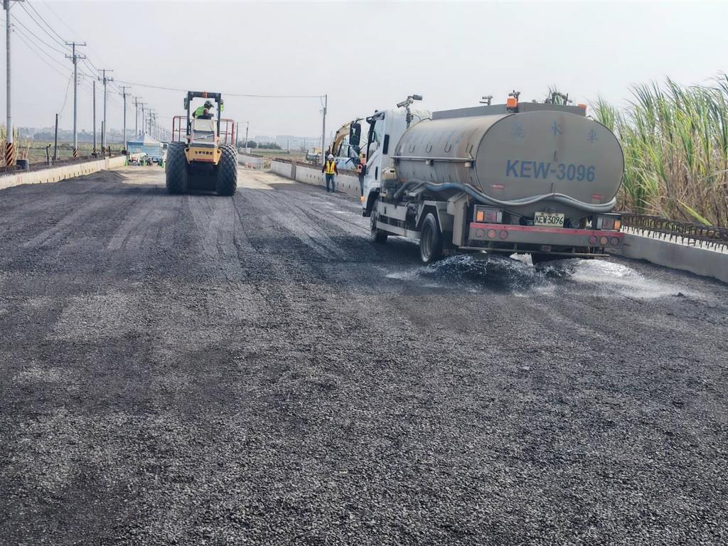 台南首創瀝青刨除料回填路基 試驗半年建全國標準