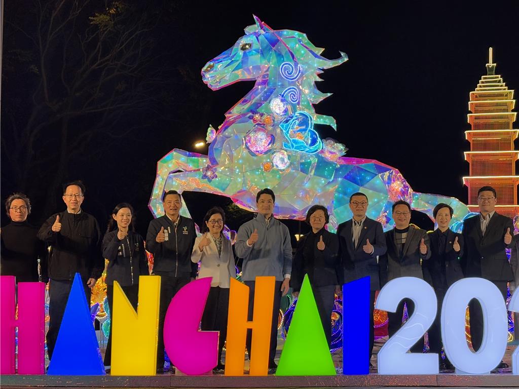 台北燈節閃耀登場!蔣萬安點亮變形金剛主燈 與上海團熱絡交流