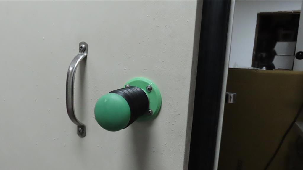 自行反鎖12小時...69歲女員工陳屍冰庫 鄰居曝走絕路可能原因