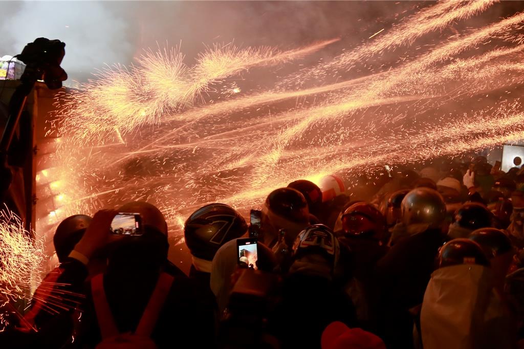 鹽水蜂炮元宵熱鬧開炸 逾200座炮城震撼登場