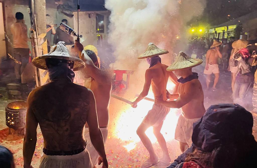 社子島的「夜弄土地公」儀式。(施景耀 攝)