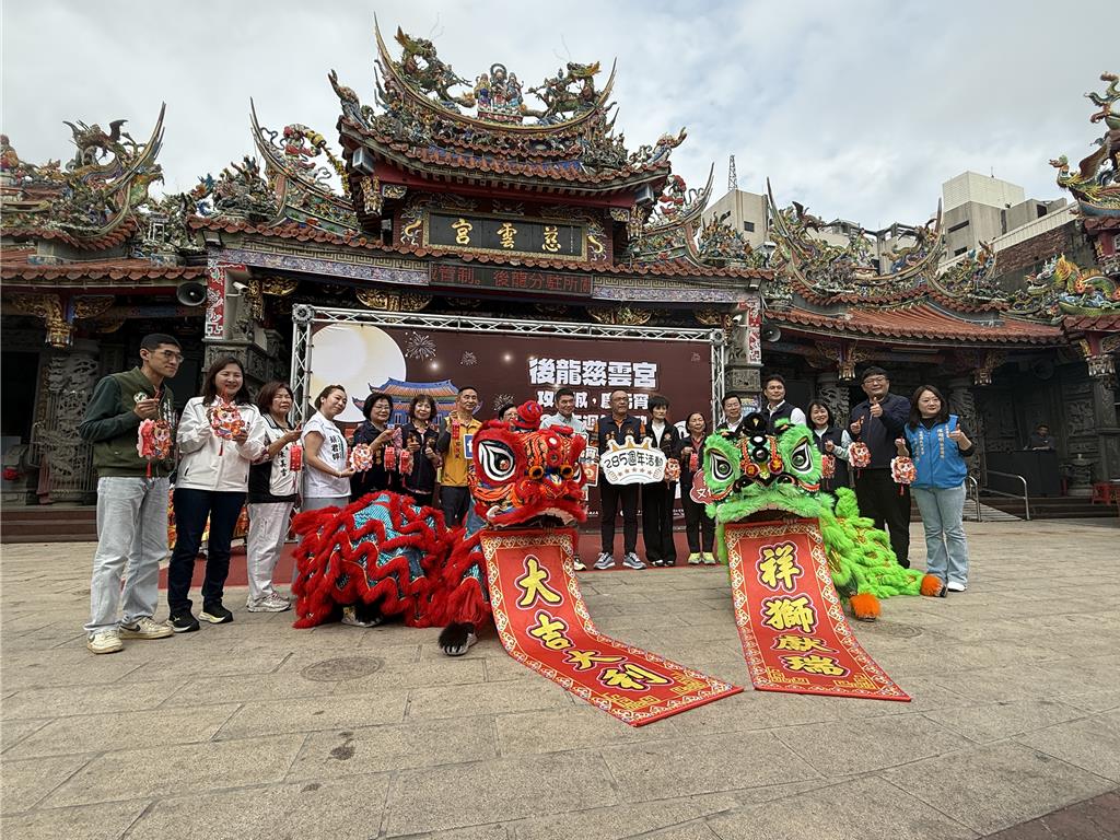 苗縣後龍慈雲宮攻炮城連假登場 首位投中城門送金幣