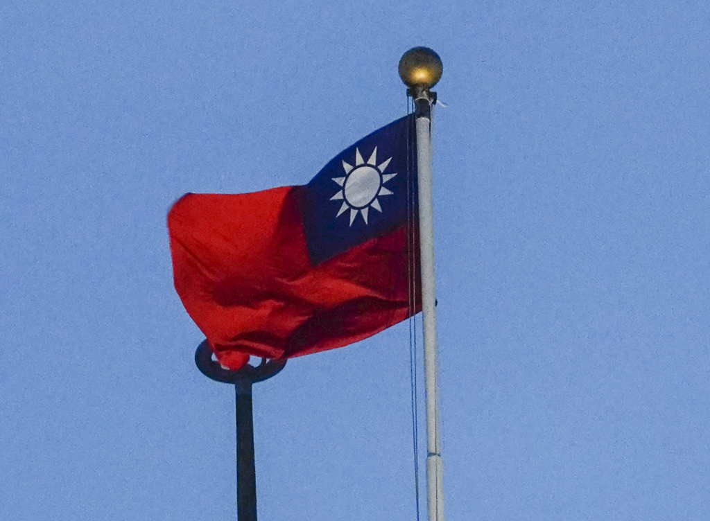 「台灣國」成員割國旗確定有罪 律師曝3大關鍵原因