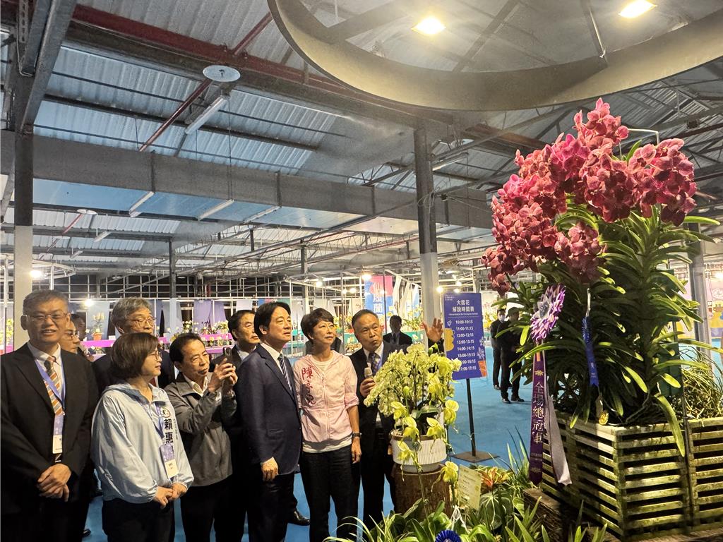 同框台灣國際蘭展 賴清德讚陳亭妃:穿得跟蘭花一樣