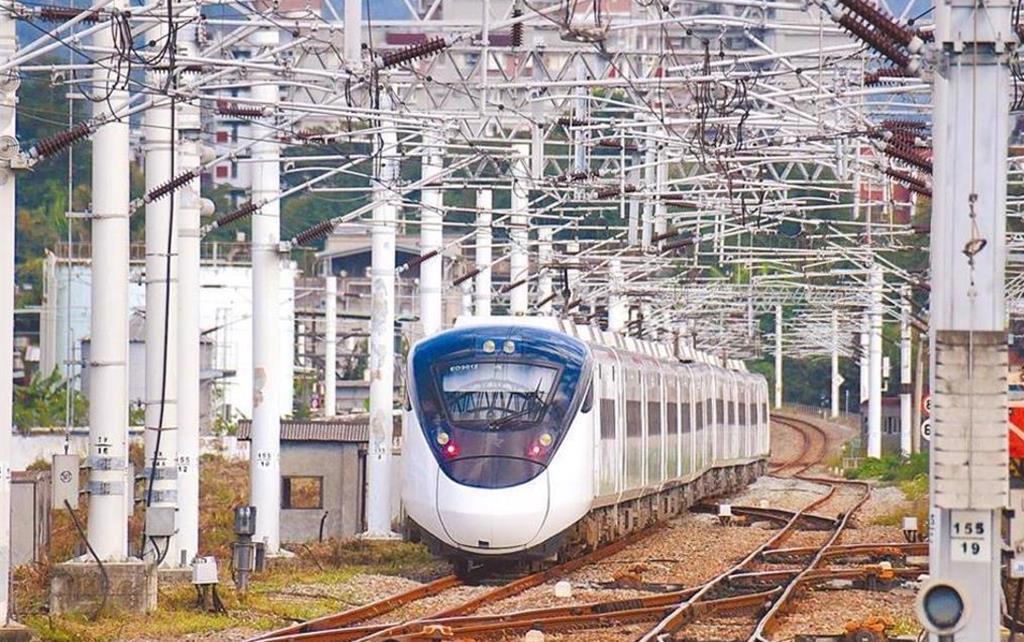 民眾入侵軌道遭撞擊! 台鐵富岡=楊梅段雙線暫時不通