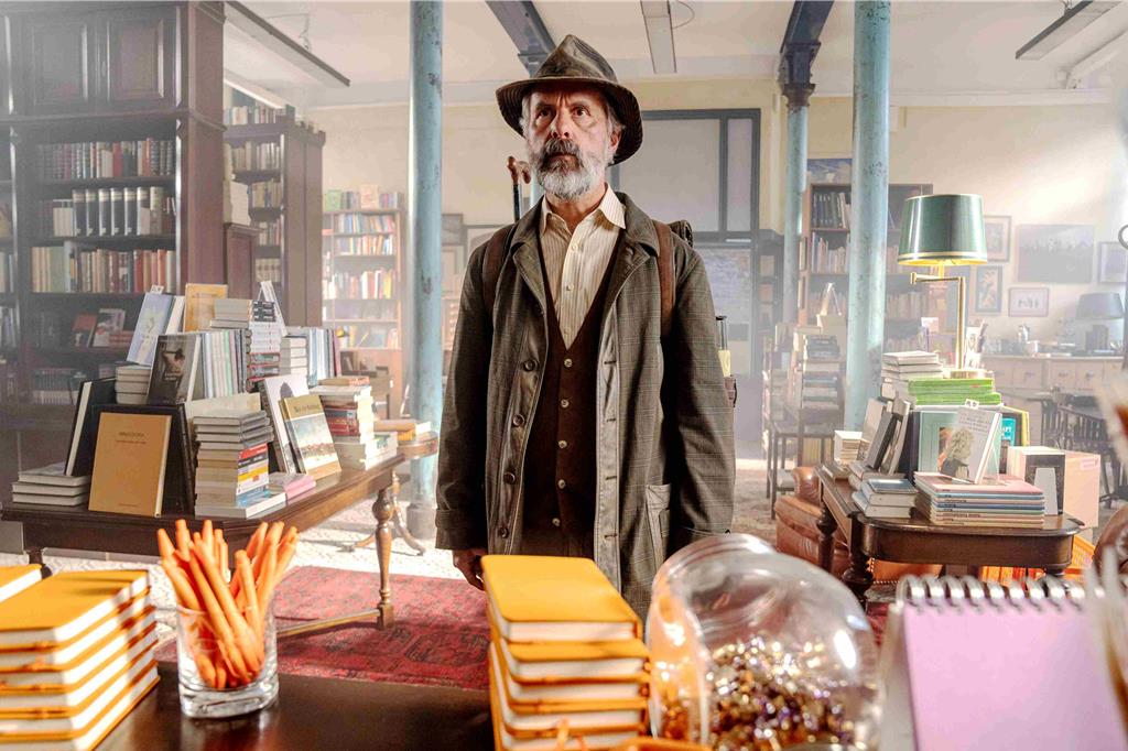 霸居100周暢銷小說改編《門對門移動書店》票房狂賣2億