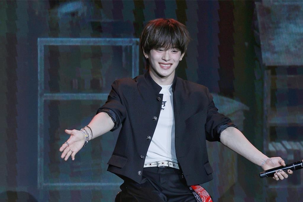 岡旻來台求愛粉絲「要交往嗎」 下秒見這場面淚喊:你們好可怕