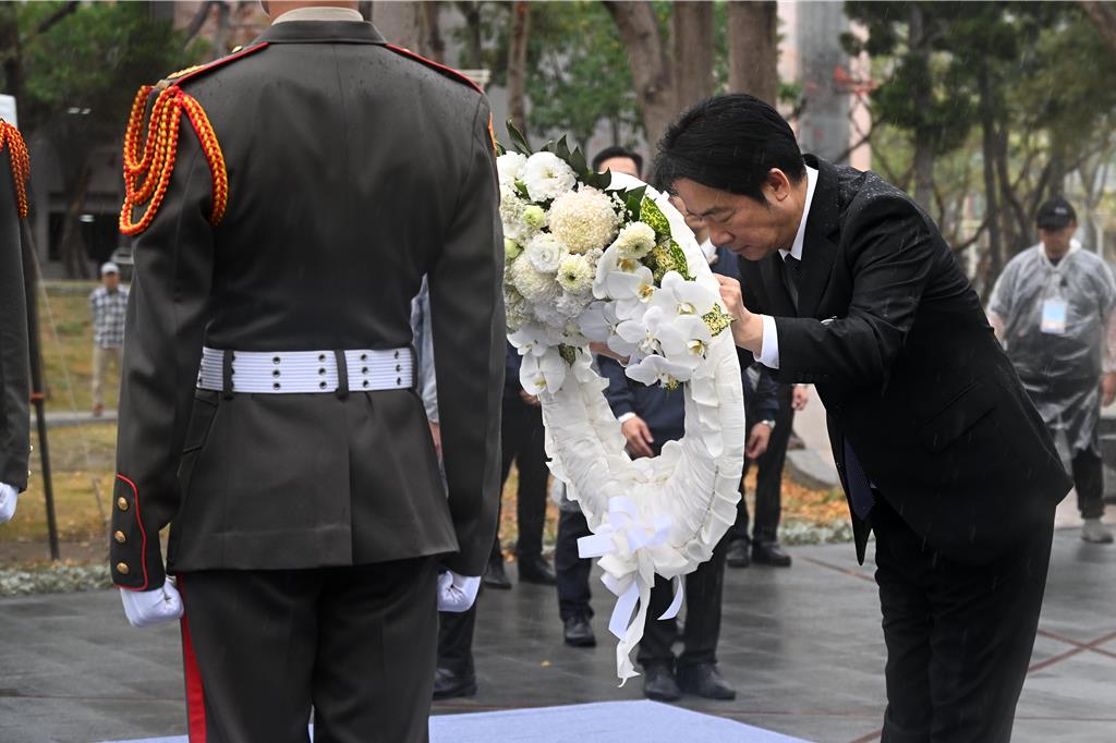 高雄追思二二八受難者 賴清德:會團結朝野捍衛主權、民主