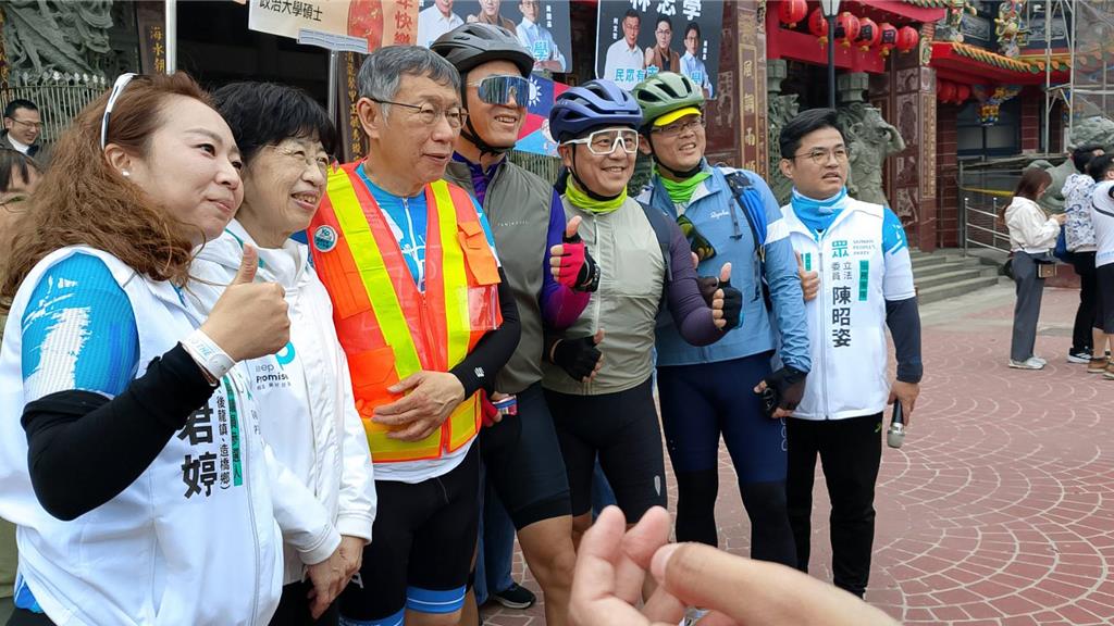 柯文哲挑戰一日北高 抵後龍清海宮 逾200支持者熱情迎接