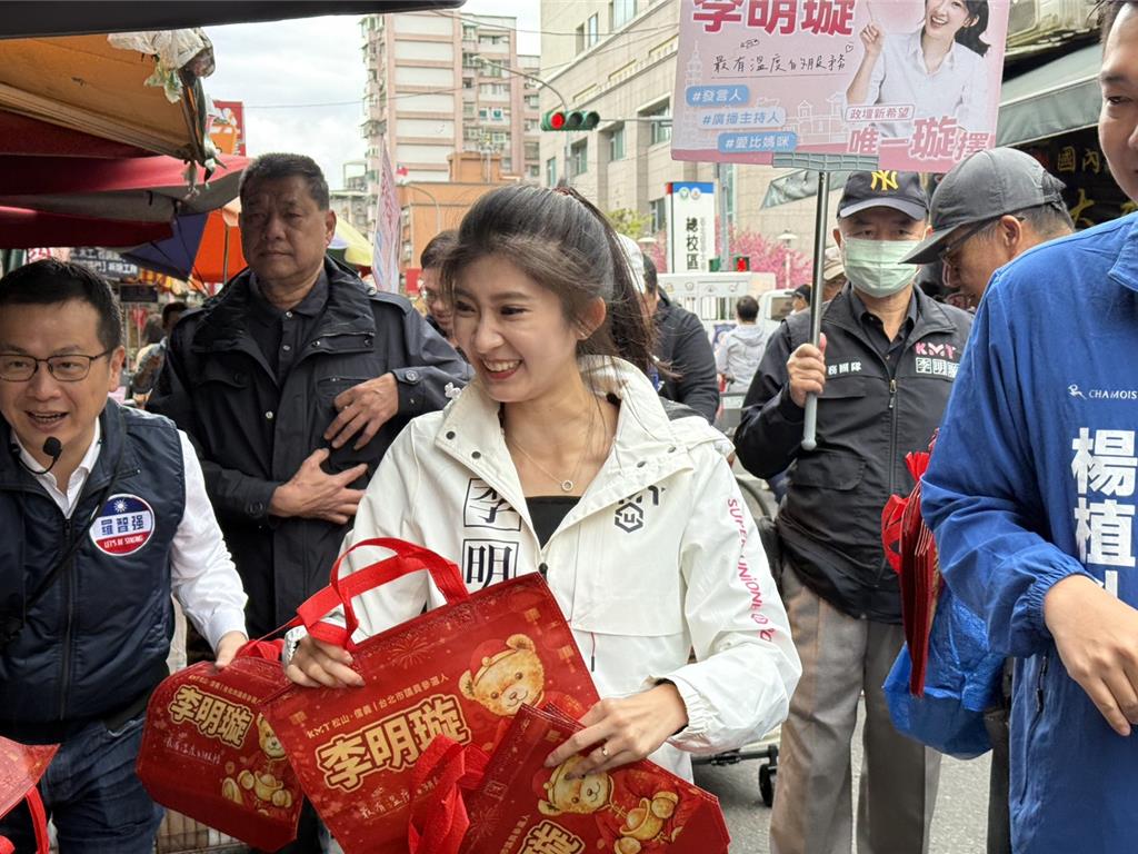 羅智強送球棒盼「強棒出擊」李明璇笑稱:牡羊座停不下來