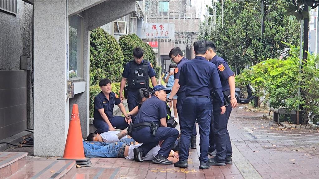 囂張!疑債務糾紛警局前砸車 3男遭警壓制訓斥