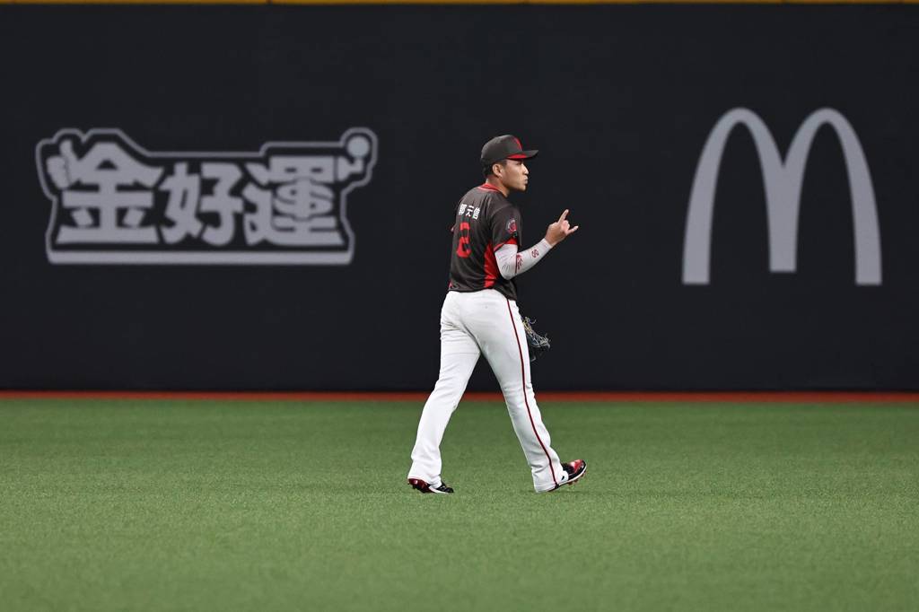 中職》看見與日職差距 郭天信雷射肩前瞄到1指示