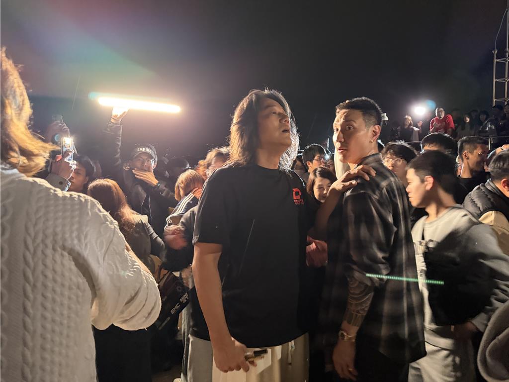 獨家直擊》車聚鬧破夜 粉絲追韓哥王陽明累癱:Michael哥不行了