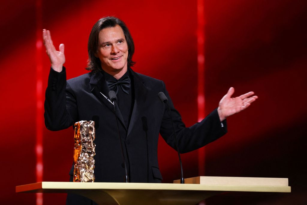 金凱瑞獲法凱薩榮譽獎 罕見公開示愛華裔女友