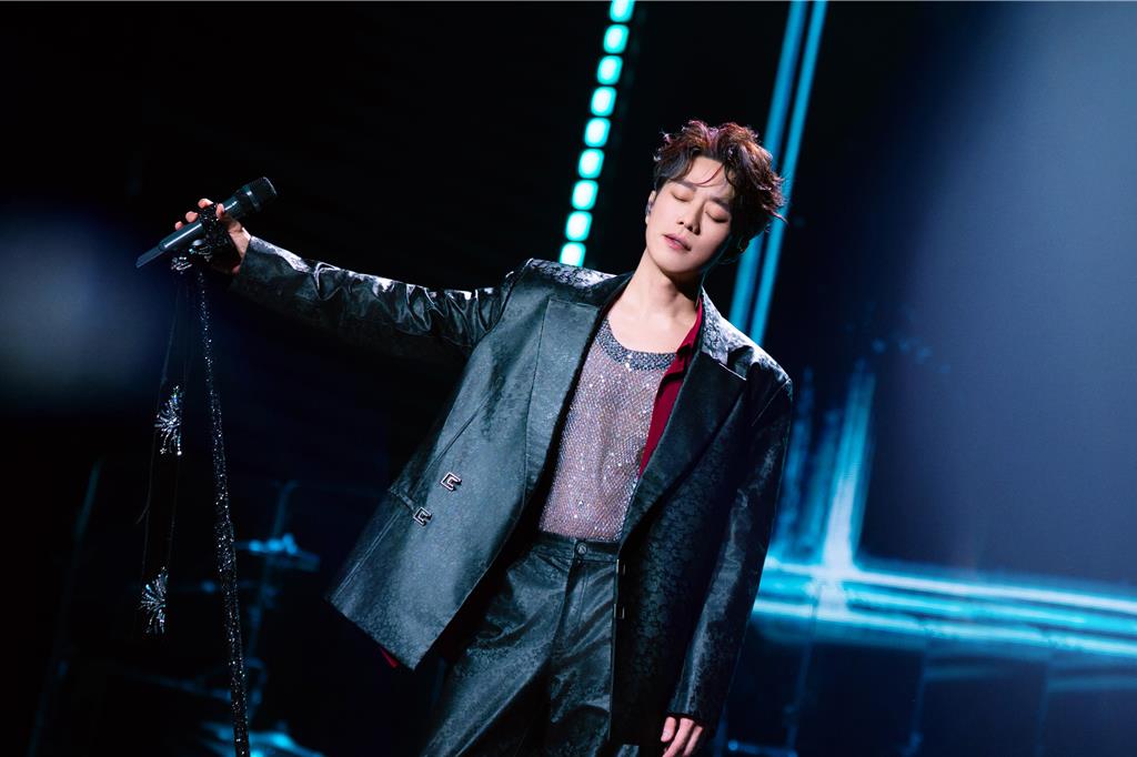 張棟樑忍2小時破功淚崩 讚台粉是「靠山」放話挑戰小巨蛋