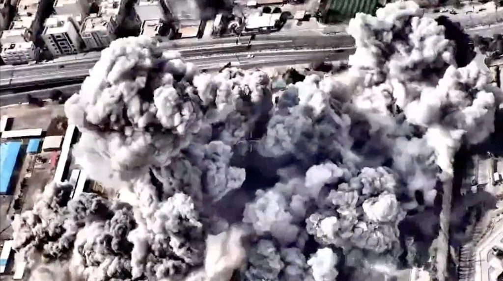 以軍炸毀德黑蘭市中心伊朗政權總部 驚人影片曝