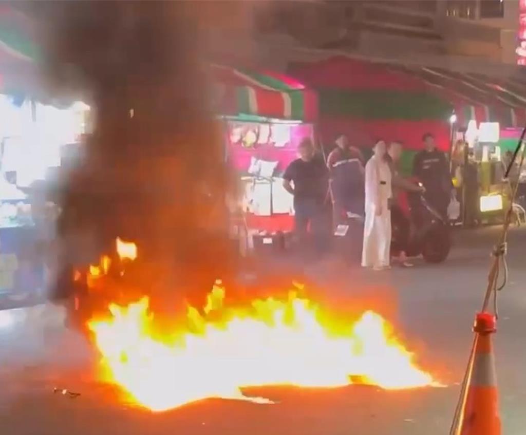 澎湖2年輕人寶特瓶裝汽油 大街嬉鬧縱火 村民嚇壞噴滅火器