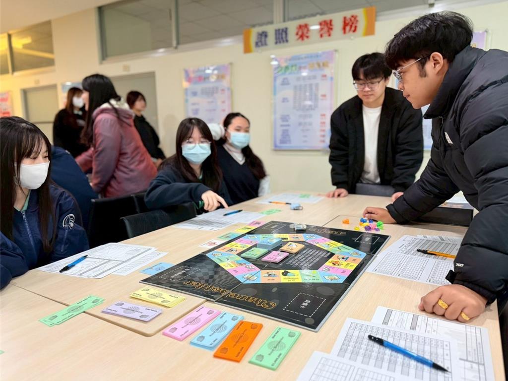 提升國高中學生就業準備力 桃竹苗分署攜手各校辦職涯講座、參訪