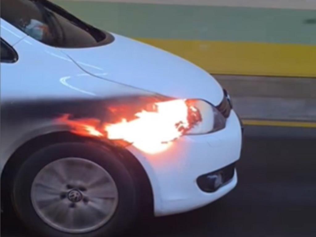 八卦山隧道驚見「火眼金睛」 經典掀背車行駛中大燈竟噴火