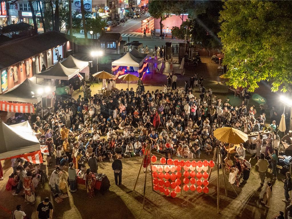 知府大人穿越時空猜燈謎 赤嵌樓「熱蘭遮市集」吸破萬人潮