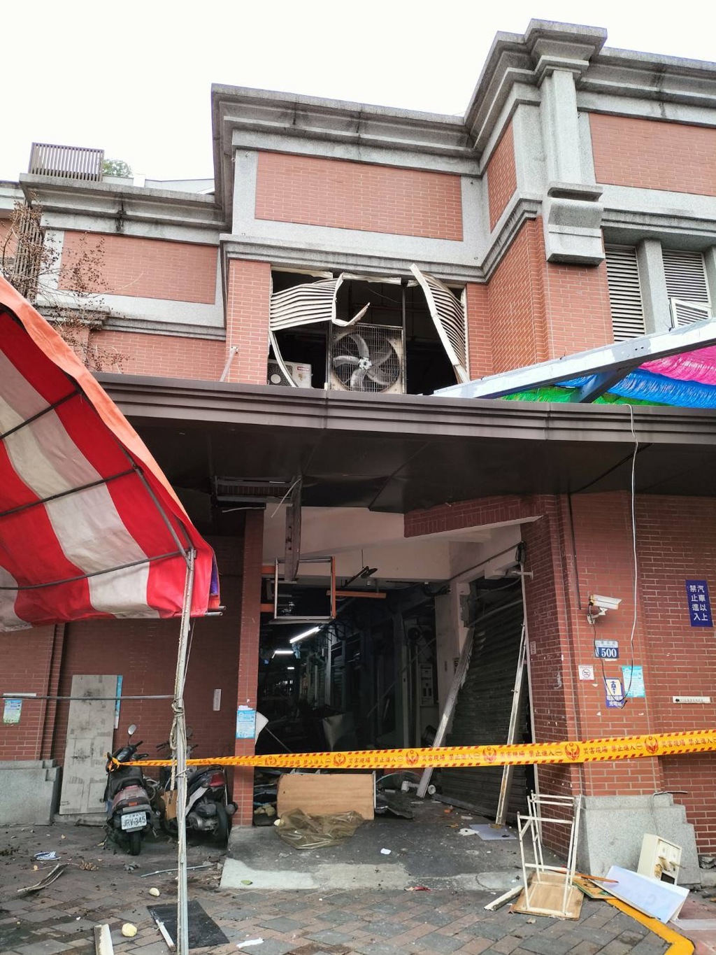 恐怖瞬間!台中建國市場氣爆 4人查看「慘被炸趴」
