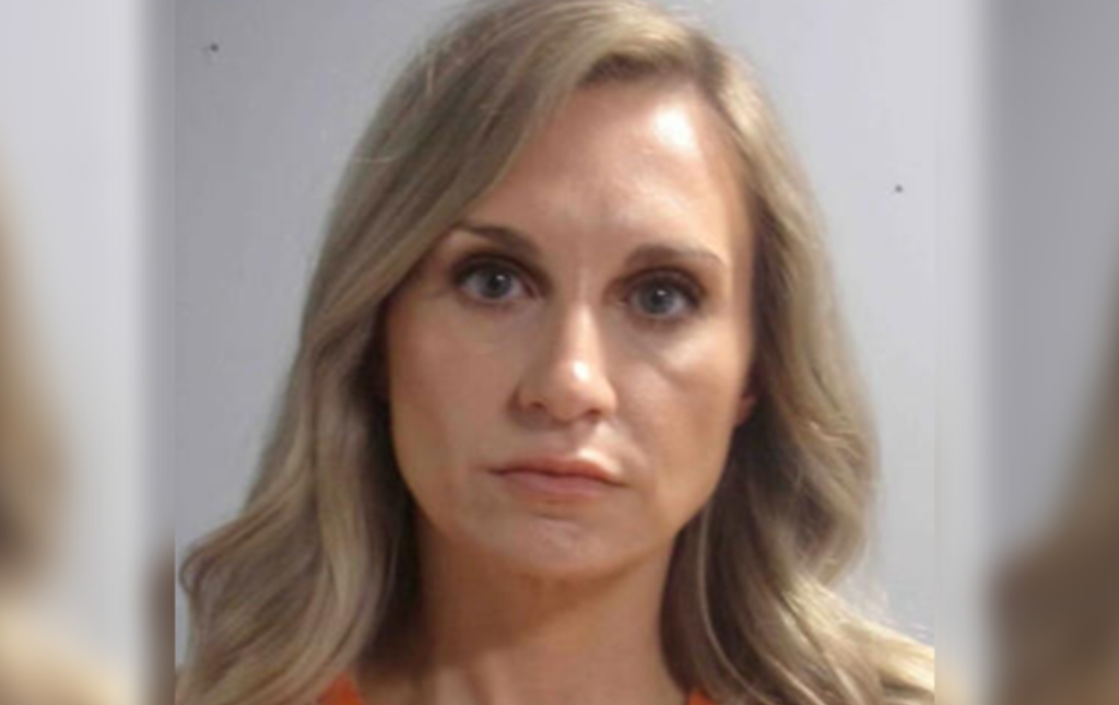 少年驚見好友與母親「泳池激戰」 美43歲女市長遭逮