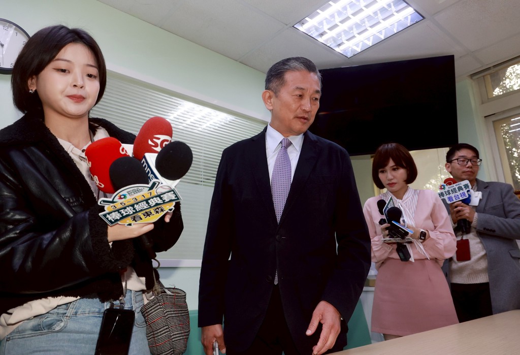 不怪王定宇?網紅爆劉怡萱「大學就很正」:被她盯上都會暈