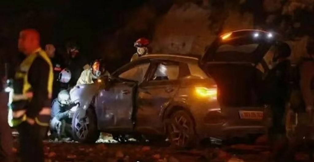 比亞迪電車扛下飛彈襲擊! 網驚:雙黃燈還在閃