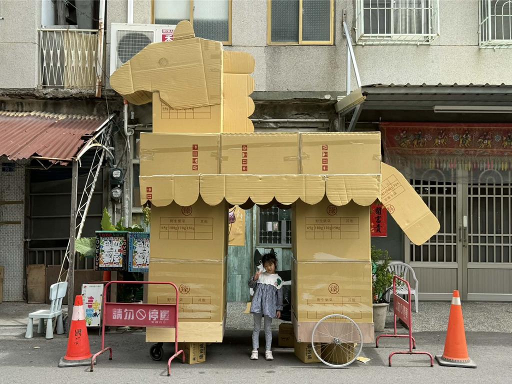 高雄藝術家里長不被火災打倒 元宵提燈遊行如期舉行