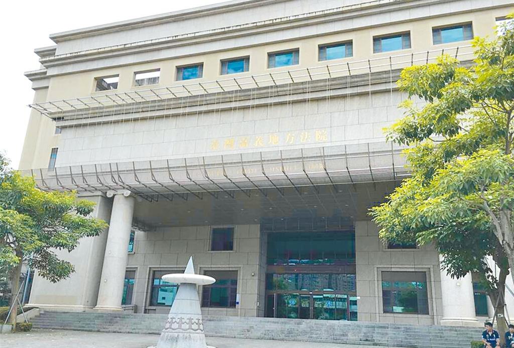 男開車拒檢衝撞 遭警開12槍反制逮捕 判10月徒刑