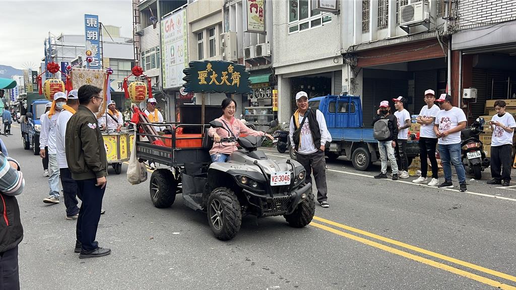 基督徒立委也瘋元宵 陳瑩現身台東遶境:做人要像「戒八爺」講義氣
