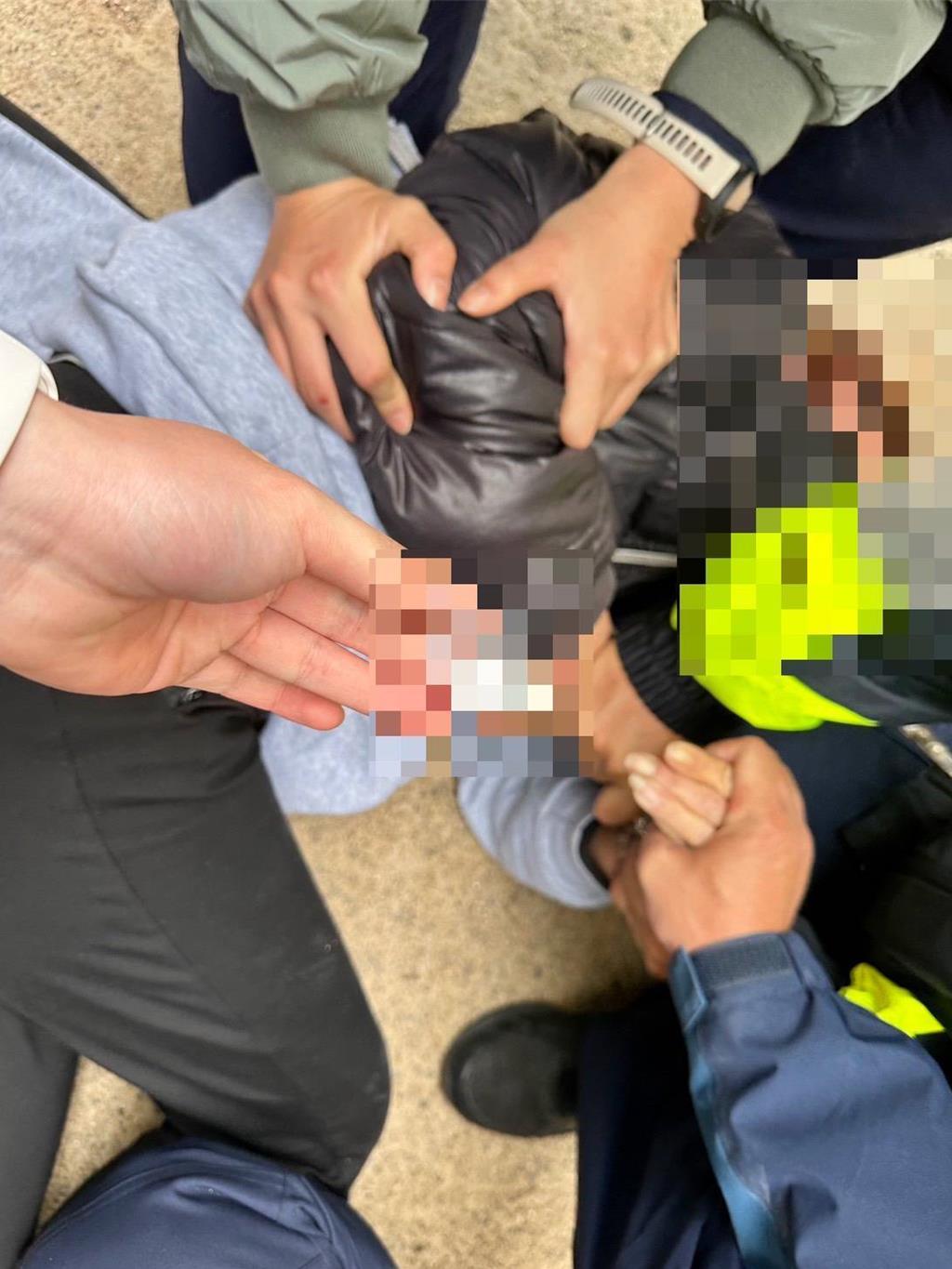 通緝女毒販拒盤查還想跑 遭警圍捕下場出爐