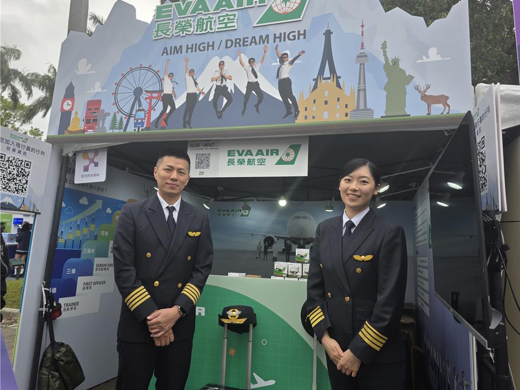 瞄準應屆畢業生 長榮航空首度前進台大徵機師