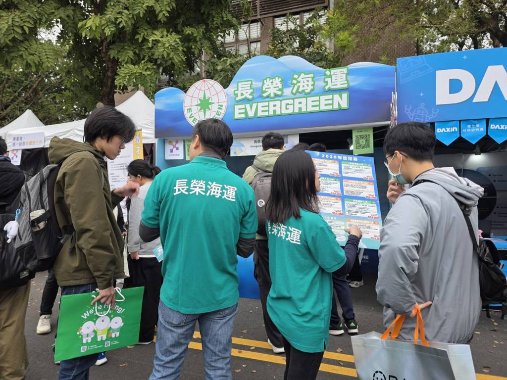 長榮海運前進台大搶人 起薪高喊54K
