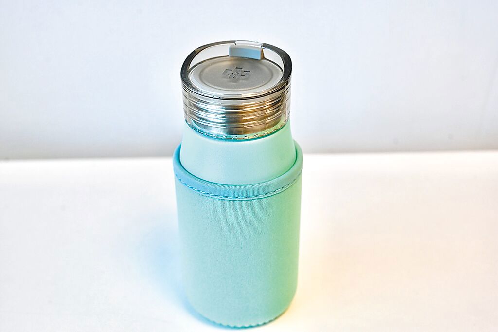 股民搶好康2》股東會紀念品有多狂?王雪紅曾送2萬元手機 背後竟養出一門生意