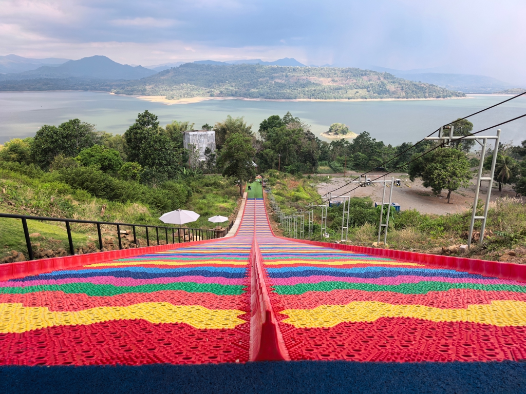 28歲女玩「最快溜滑梯」 失控飛出去 5公尺高空摔下慘死