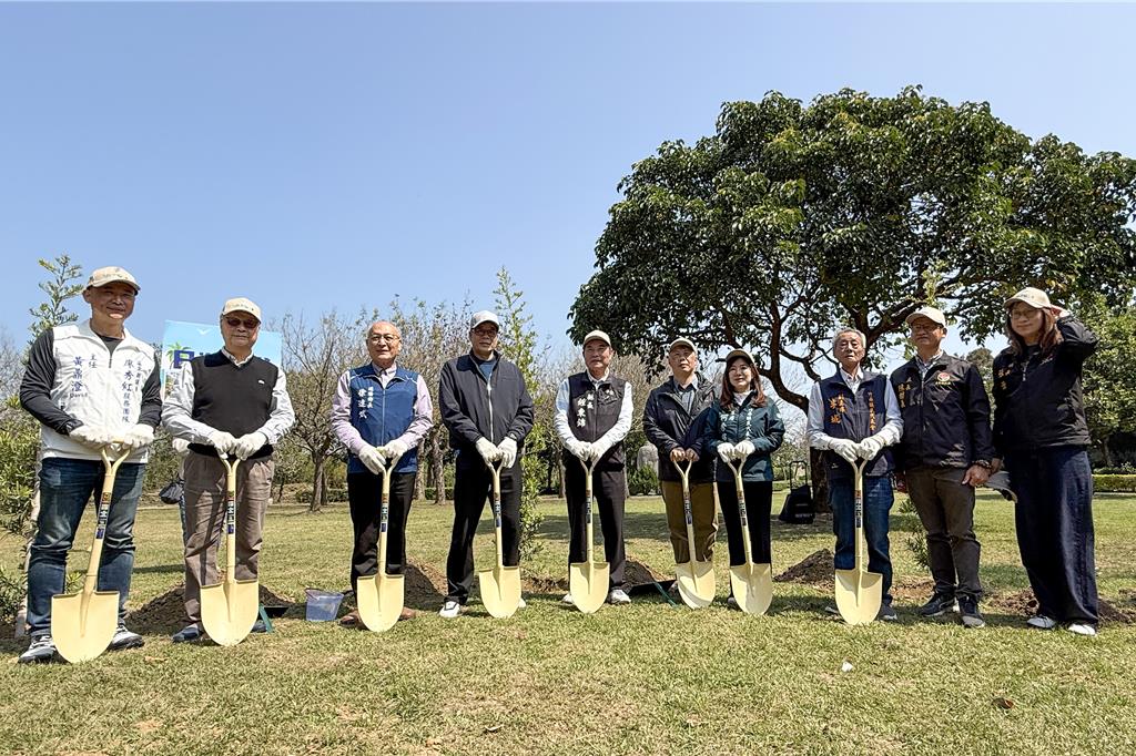 鍾東錦出席竹南植樹談建設 曝鎮代表會主席將接棒鎮長