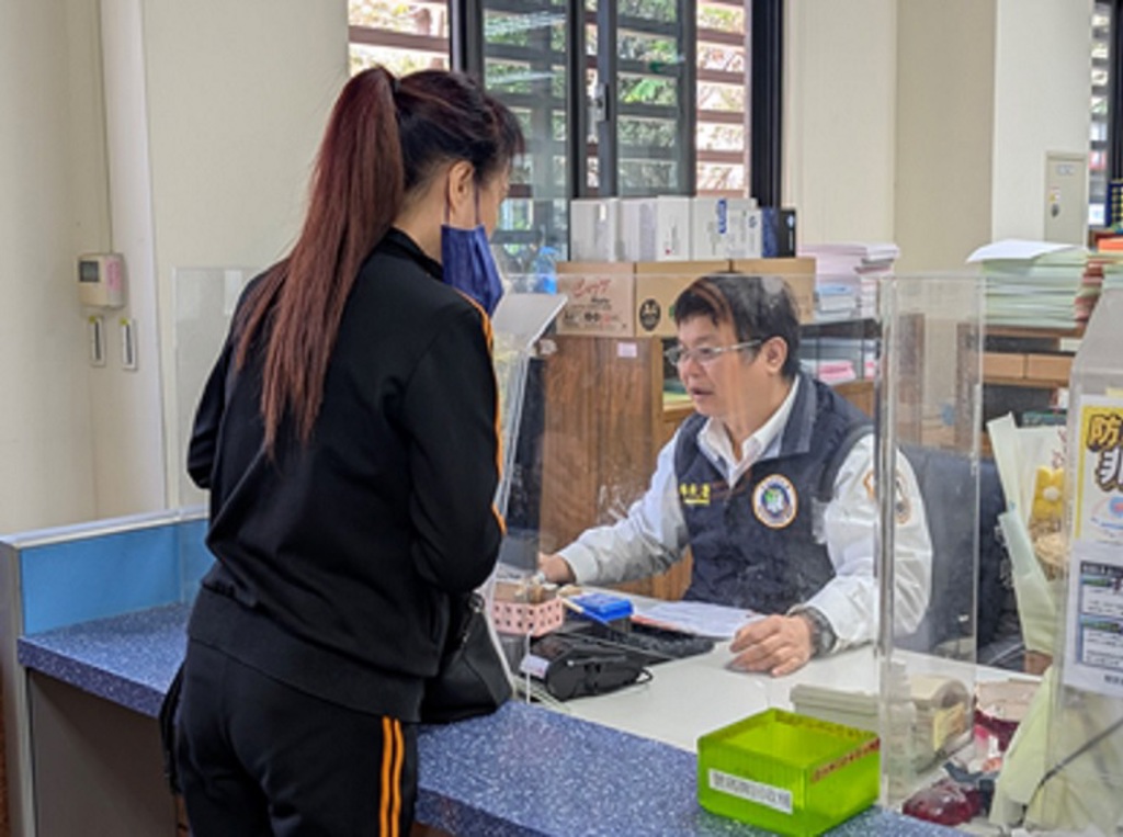 緬甸籍母親居留逾期憂幼子嘸人顧 移民署出手1招助解套